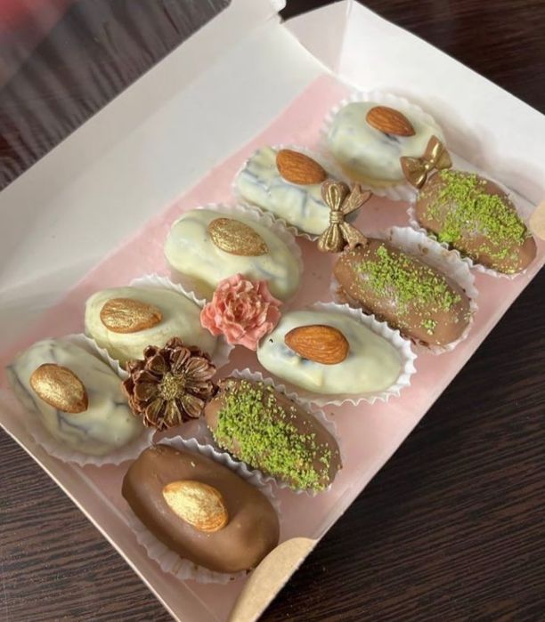 Клубника шоколад Крупный әдемі, сәнді.