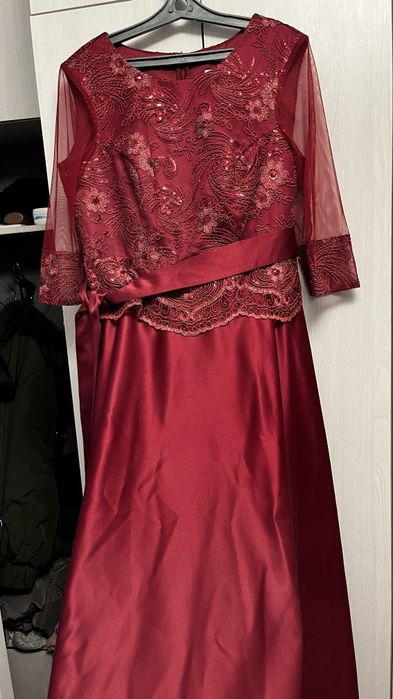 Продам красивое, нарядное платье