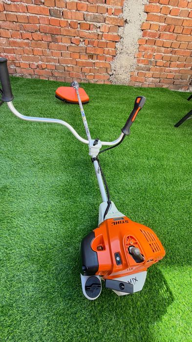 Бензинова моторна косачка с двуръкохватково управление STIHL FS 240 C