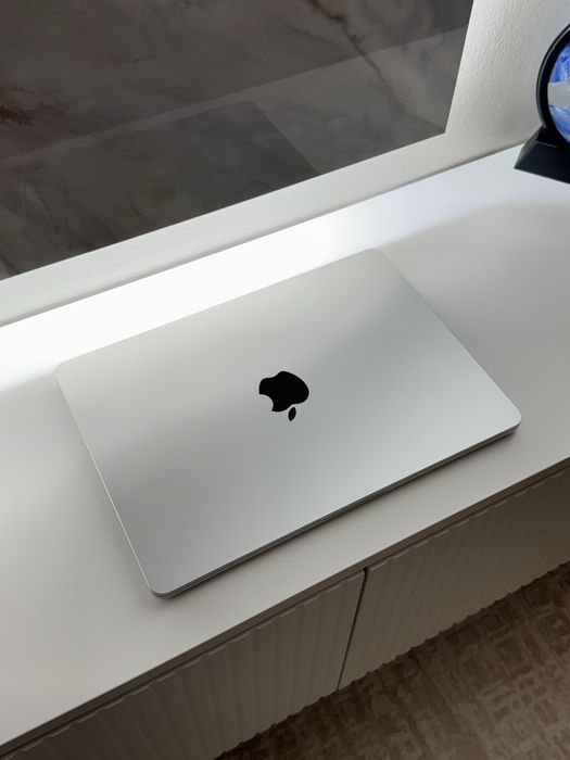 Macbook Air M2 2022 в идеальном состоянии