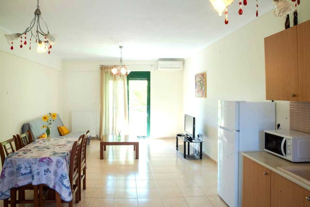 Продава къща - мезонет 90 м2 и двор 120 м2 в Аспровалта, Гърция