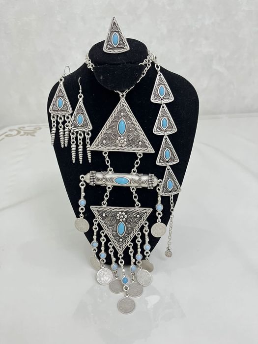 Порно жігіт сумен мастурбация жасайды