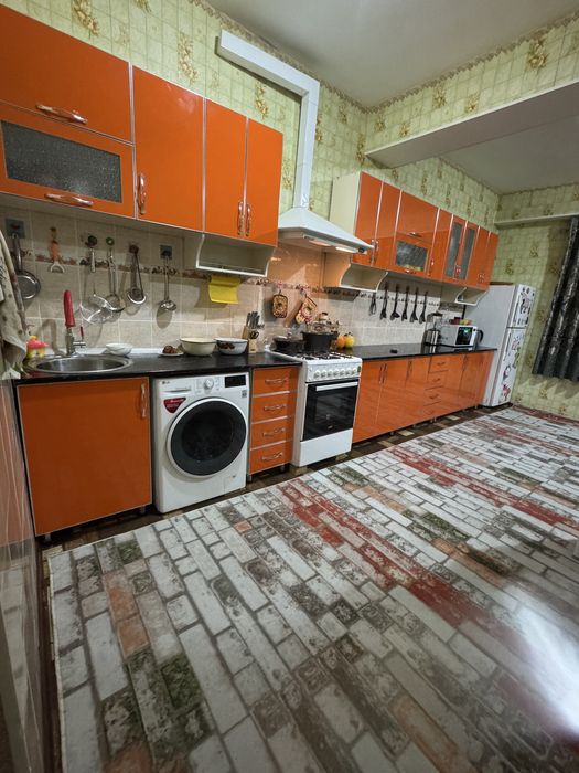 Srochno, 3 xonali kvartira sotiladi. M.Tarobiy kuchasi 109-uy, 4-xona