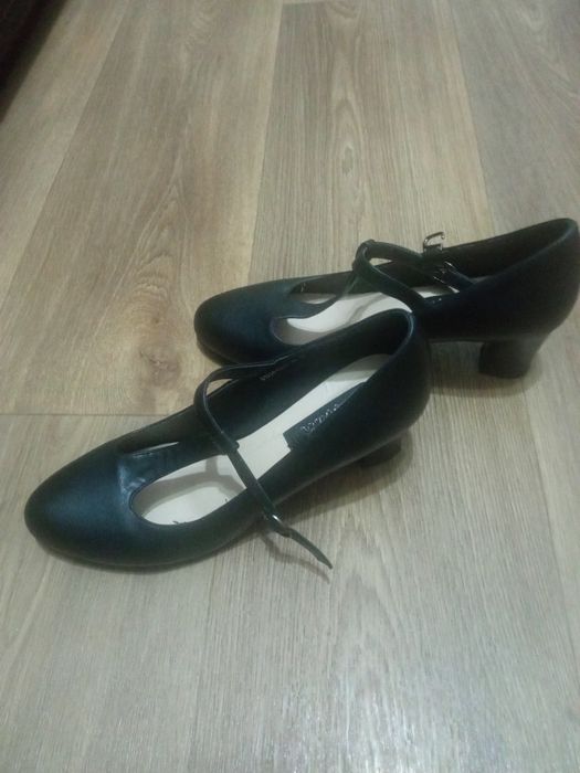 Продам кожанные,чёрные туфли