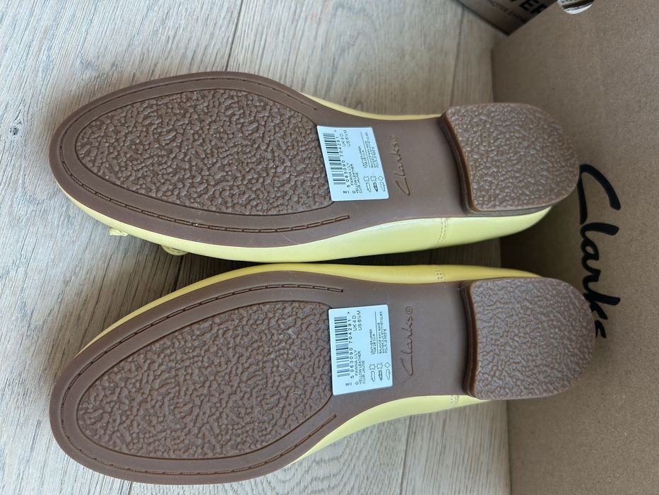 Нови обувки Clarks 36,5