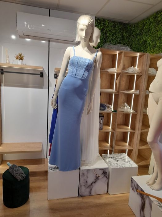 Дамски манекени – 4 бр., със стойки, отлично състояние