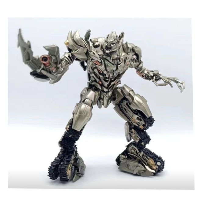 Продаю фигурку мегатрона