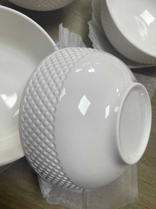 4 boluri albe, elegante