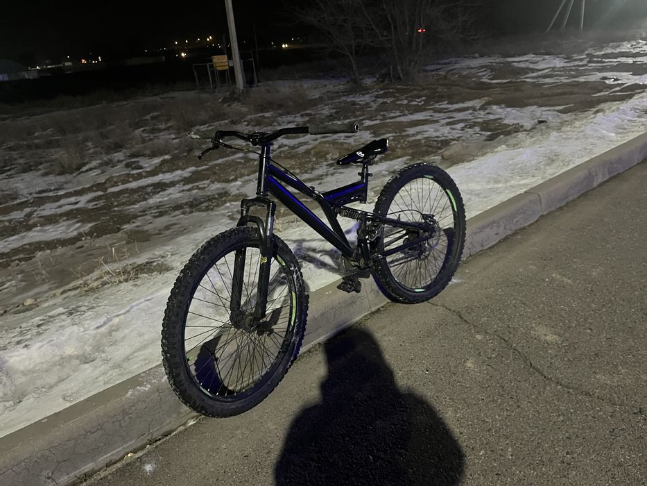 Двух подвесь велосипед