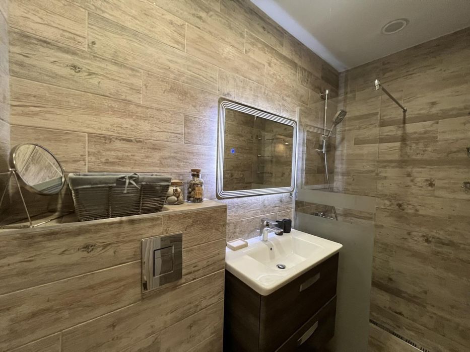 Дава се под наем Тристаен апартамент в Варна, Център - 74 кв.м за 1100 € - Снимка #5