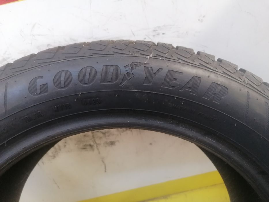 215/55/17  All Season 2x Goodyear 94v   dot 4423    6,,15mm