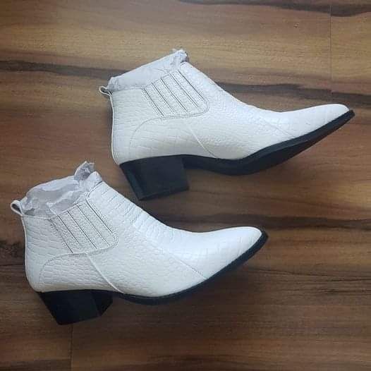 Дамски боти със змииски ефект