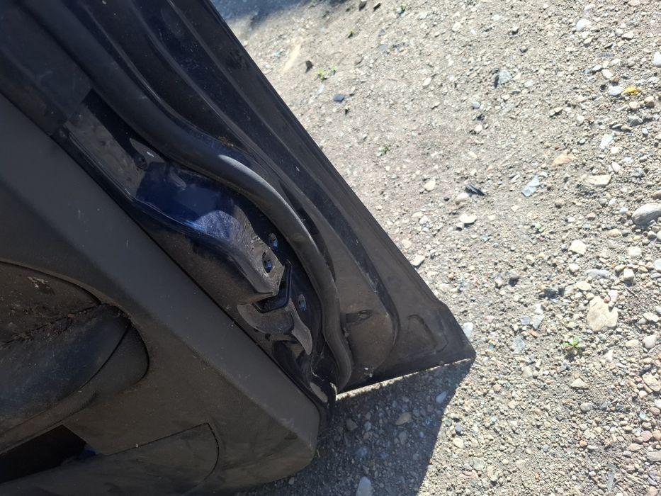 Vand usa drepta fata am și spate ford focus 2 an 2007 broasca geam