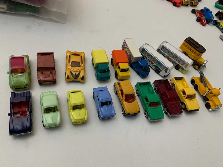 Kinder surprise   11 masini la alegere