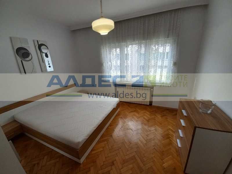 Дава се под наем Тристаен апартамент в София, Център - 107 кв.м за 1200 € - Снимка #8