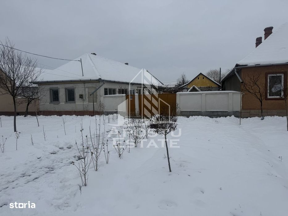 Casă individuală  în Recaș ,teren 1050 mp cu front pe două străzi .