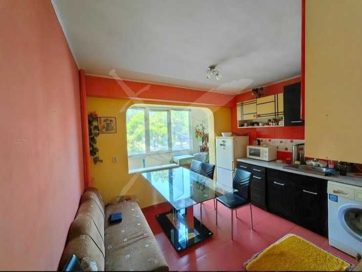 Продава се Многостаен апартамент в Бургас, Изгрев - 75 кв.м за 2000 €/кв.м - Снимка #4