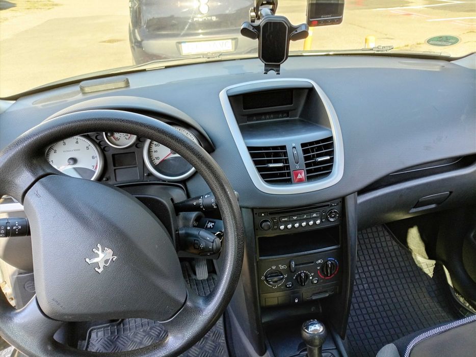 Peugeot 207 benzina