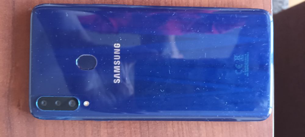 Телефон Samsung A20s неразличим от нов + 9 кейса