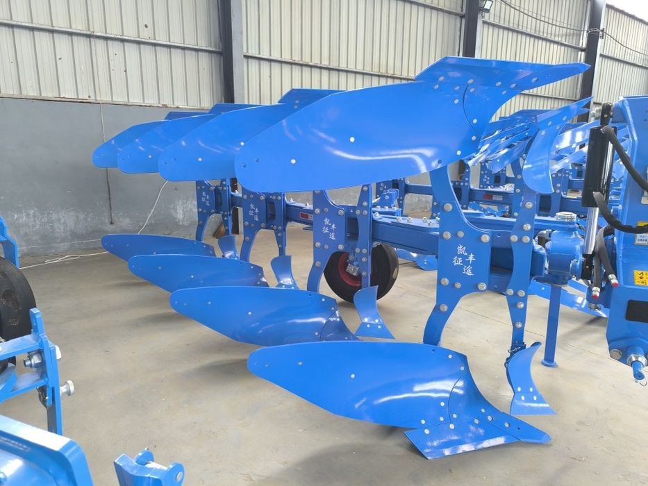 Плуг оборотный  очень качественный