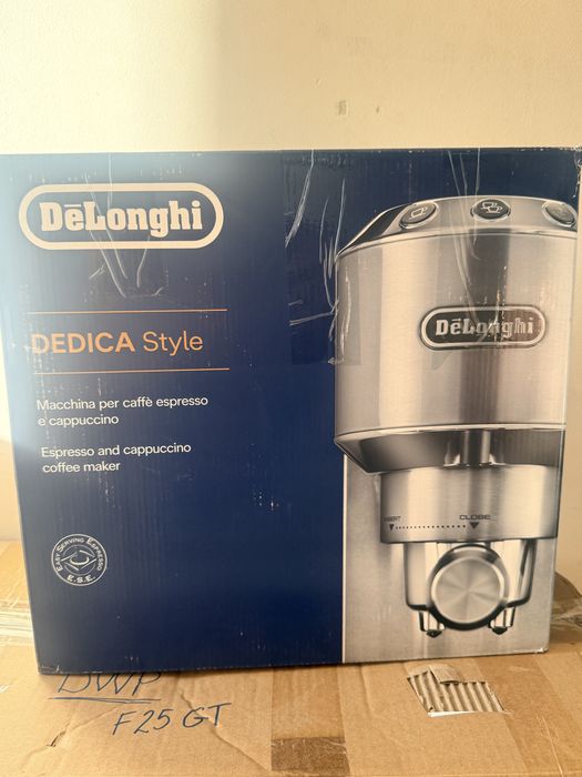 Еспресо машина De’Longhi Dedica Style EC 685.BK, 1300 W, 15 бара