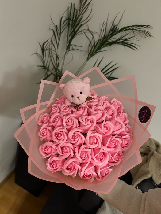 Buchet 101 trandafiri săpun/personalizat cu initiala/imperiali glitter