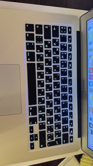 MacBook Air (13-inch, 2017)