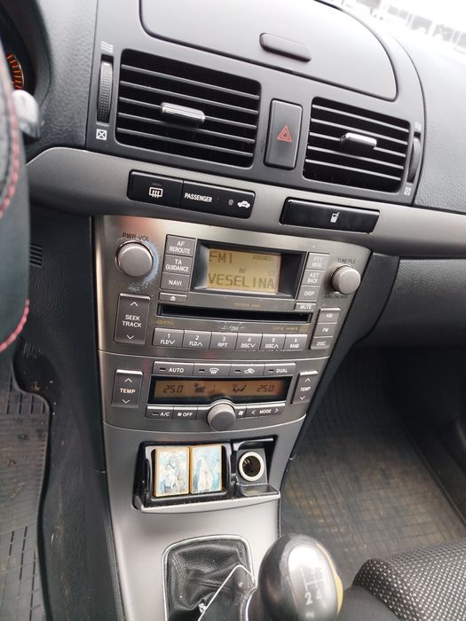 Продавам Тойота Авенсис 1 8 газ бензин