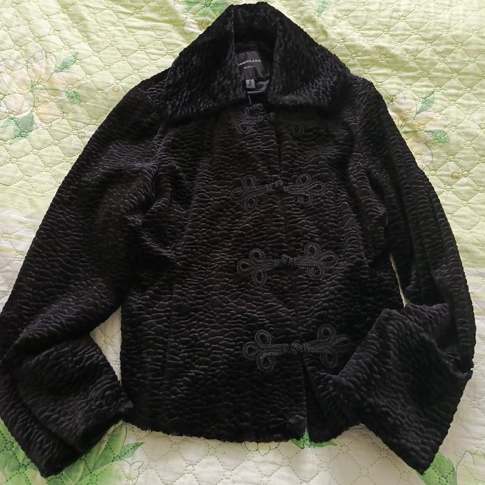 Продам женскую курточку.