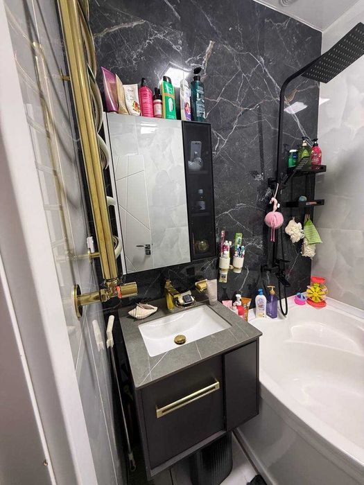 4-комнатная квартира. Юнусабад 13 квартал. С евроремонтом.