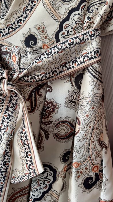 Продавам рокля тип прегърни ме обличана веднъж