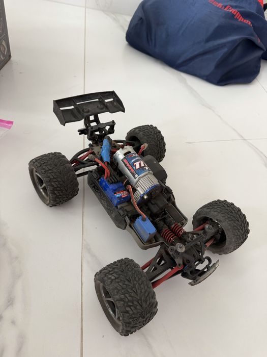 e revo 1/16 traxxas