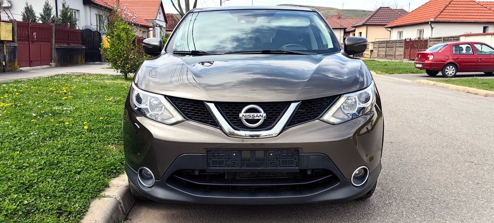 Nissan Qashqai AUTOMAT / Navi / Senzori / Lane assist / Camera
