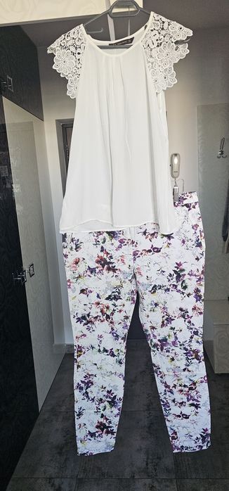Pantalon casual Mohito și bluză Zara.