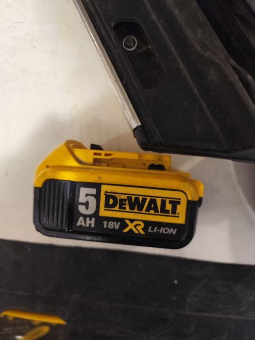 Акумулаторен такер за пирони Девалт комплект DeWALT DCN692 18V