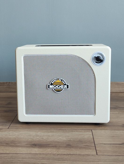 Китарен усилвател /кубе/ Mooer Hornet 30W - бял