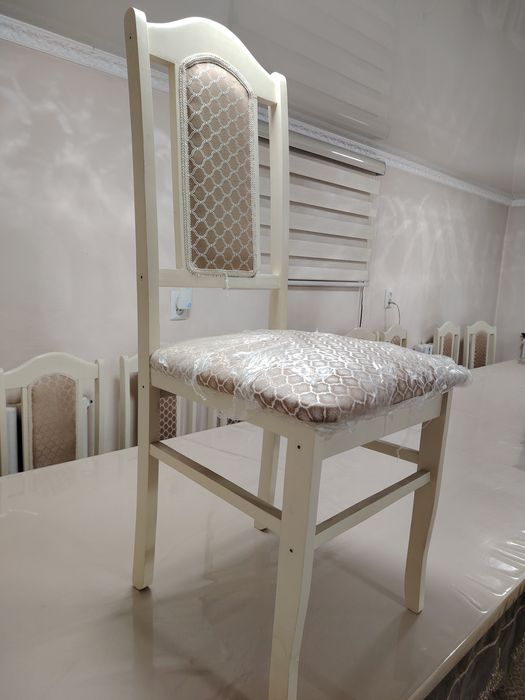 Стол со стульями