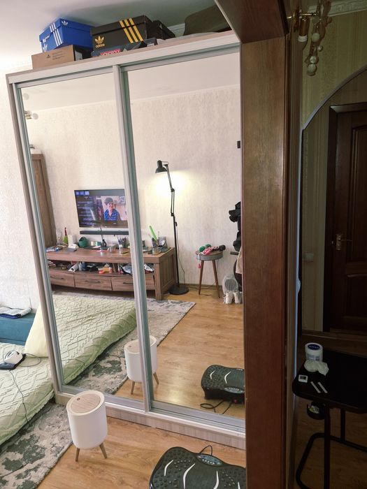 Продам б/у шкаф купе зеркальный