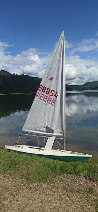 vând barca cu vele laser