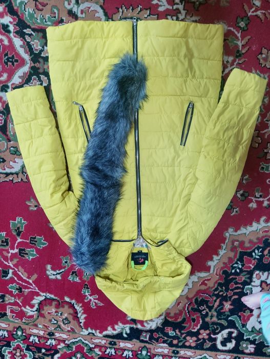 Продам куртку с жилеткой с воротником родным