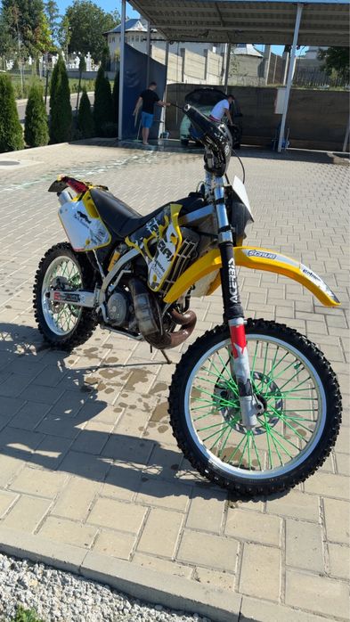 Vand cross GasGas motor de 200 in 2 timpi motorul este foarte bun