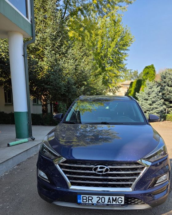 vând HYUNDAI tucson