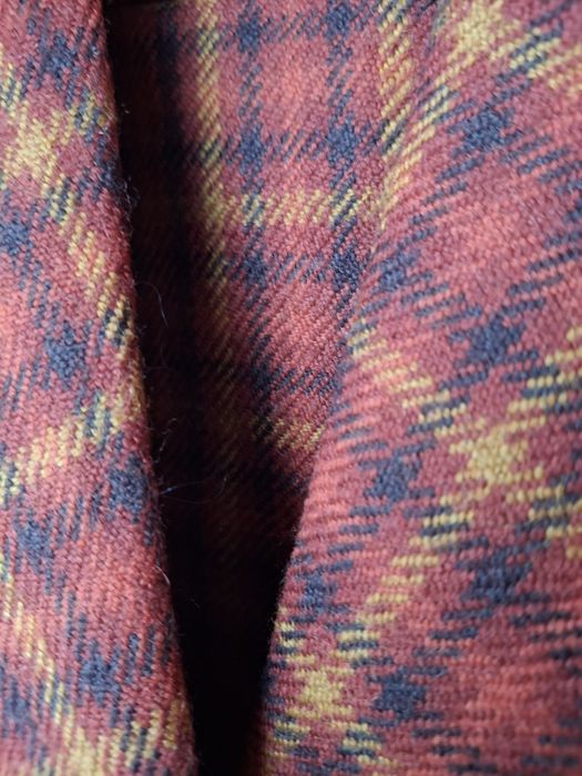 Дамски вълнен костюм