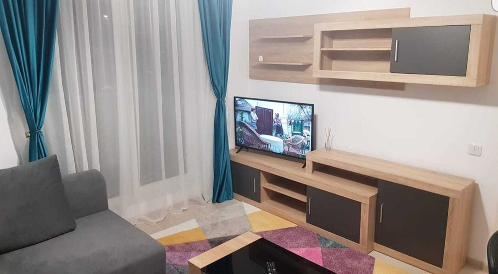 Inchiriez garsoniera