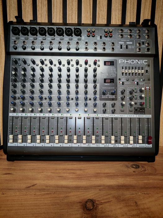 Vând mixer analog PHONIC K12 POWERPOD