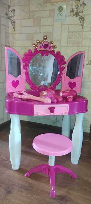 Дамский столик для девочки