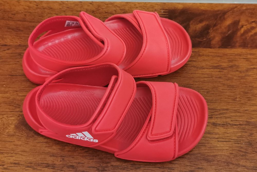 Детски маратонки, ботуши и сандали.