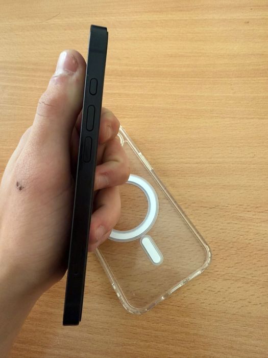 Vand iphone 16 E 128 gb 100% baterie
