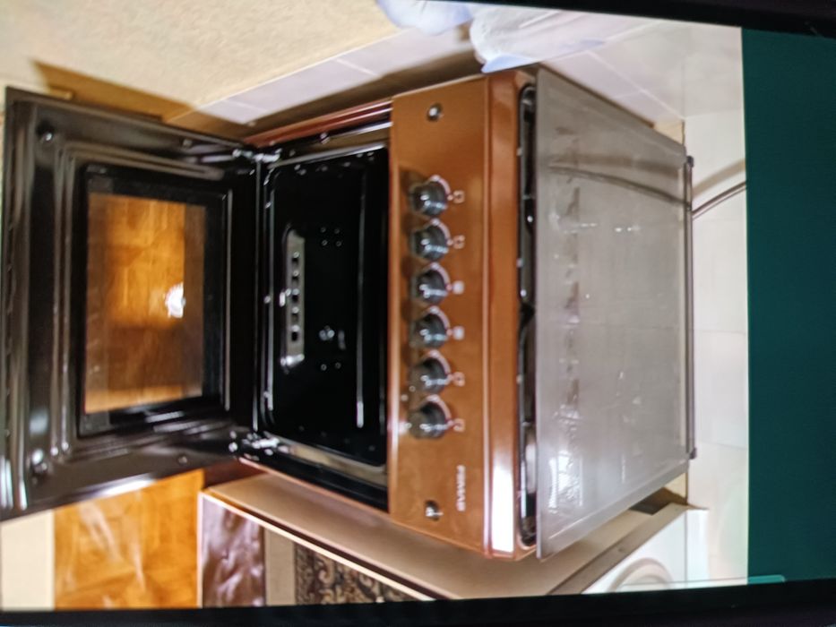 Продаю новую газ плиту за нал,каму нада фото и документы на фото