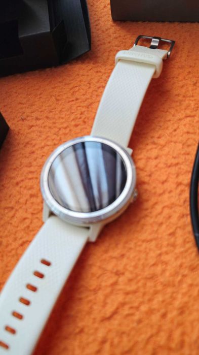 Смарт часовник Garmin Vivoactive 3 бял